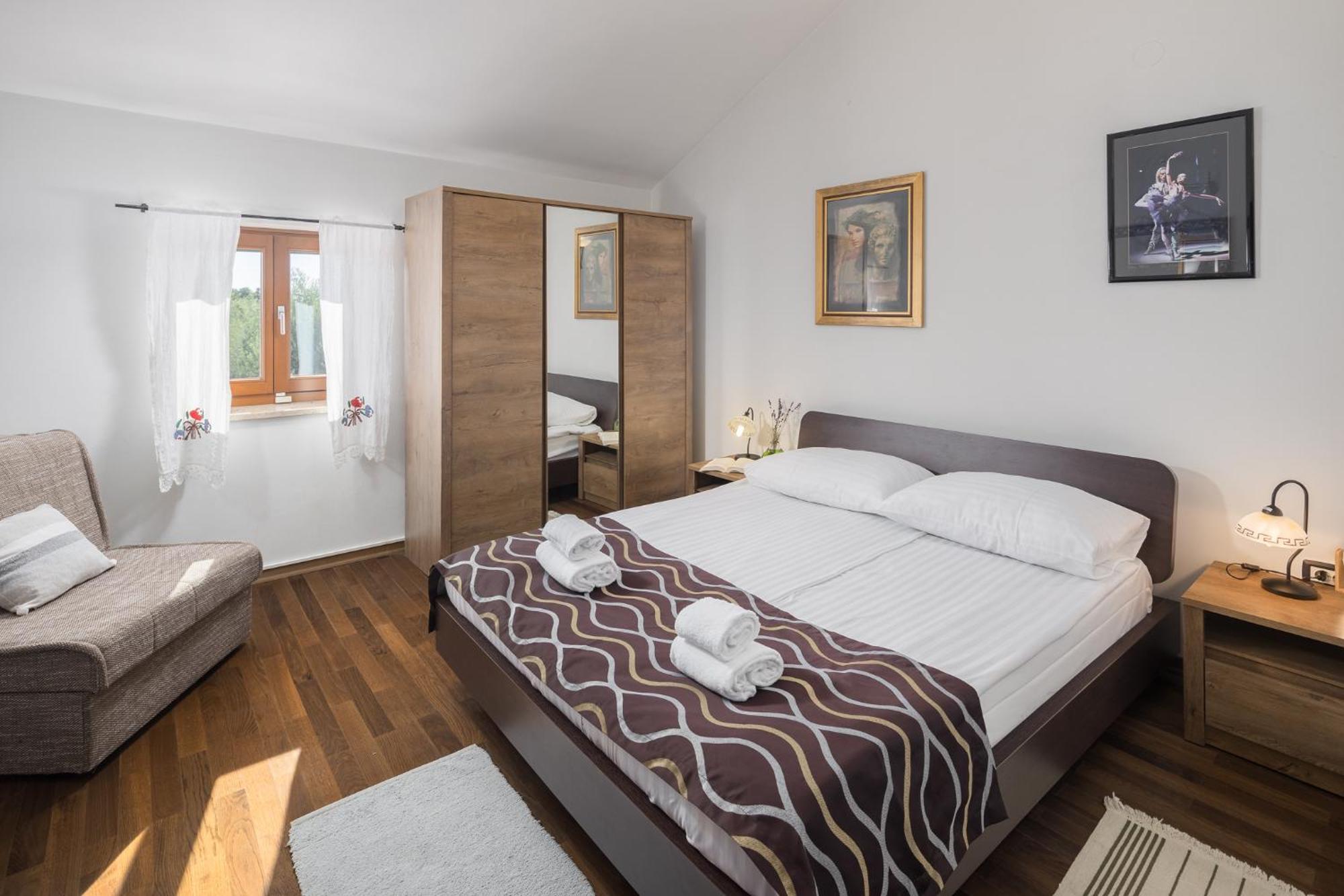 Mon Perin Castrum - House Of Nice Memories Bale Exterior photo